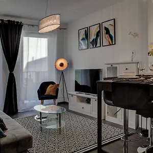 Garbary 104 - Modern Near Old Town - King Bed - Free Parking Apartament